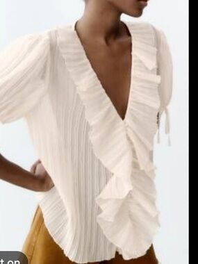 Zara Ruffled V-Neck Pleated Blouse - Cream Small